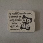 Kő hűtőmágnes, natúr - Kereszt-Média Kft. - Ha valaki Krisztusban van