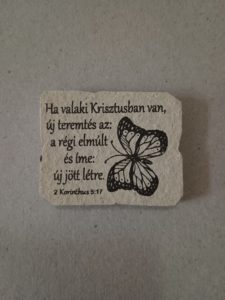Kő hűtőmágnes, natúr - Kereszt-Média Kft. - Ha valaki Krisztusban van