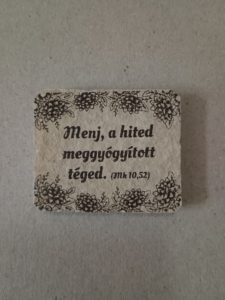 Kő hűtőmágnes, natúr - Kereszt-Média Kft. - Menj, a hited meggyógyított