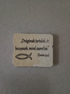 Kő hűtőmágnes, natúr - Kereszt-Média Kft. - Drágának tartalak (halas)