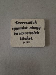 Kő hűtőmágnes, natúr - Kereszt-Média Kft. - Szeressétek egymást