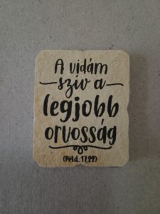 Kő hűtőmágnes, natúr - Kereszt-Média Kft. - A vidám szív a legjobb orvosság