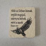 Kő hűtőmágnes, natúr - Kereszt-Média Kft. - Akik az Úrban bíznak