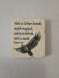 Kő hűtőmágnes, natúr - Kereszt-Média Kft. - Akik az Úrban bíznak